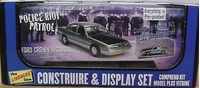 LINHL123 1/24 CROWN VICTORIA SECURITY CAR W/DISPLAY CASE