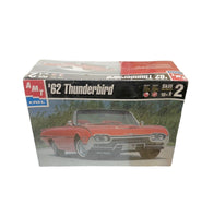 AMT30081 1/25 1962 FORD THUNDERBIRD