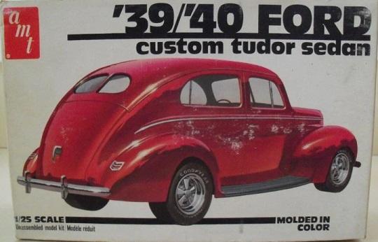 AMT2403 1/25 '39/'40 FORD CUSTOM TUDOR SEDAN